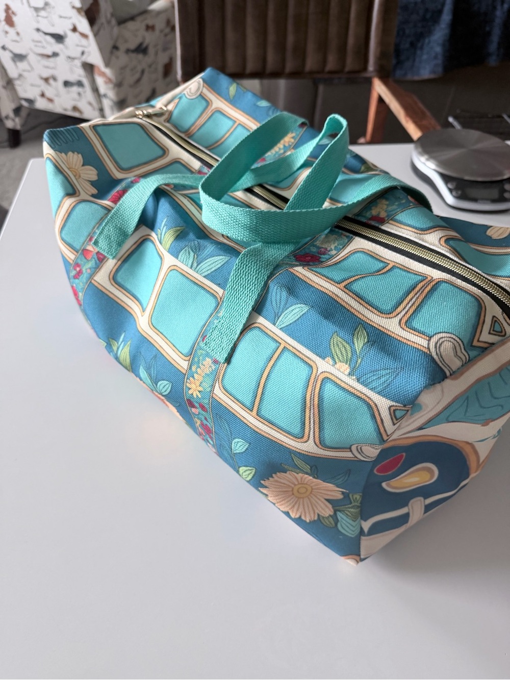Vintage-style VW camper bus duffle bag - Picture 2 of 12